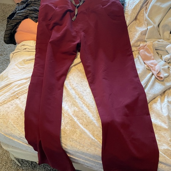 Figs healthcare scrubs in Yola fit. NEVER WORN! - Picture 3 of 4